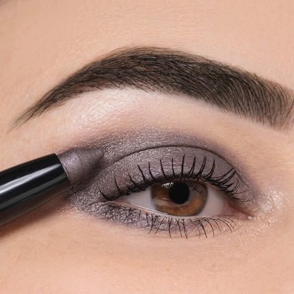 Benefit High Performance Eyeshadow Stylo 46 Lavender Grey 1.4g - Maison des fragrances