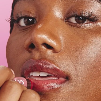 Burt's Bees 100% Natural Tinted Lip Balm Red Dahlia with Shea Butter and Botanical Waxes - Maison des fragrances