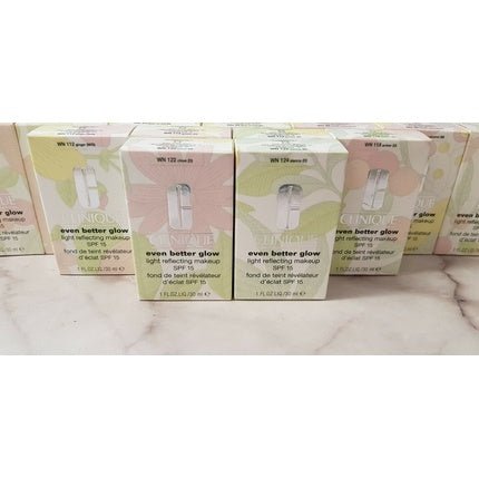Clinique Even Better Glow Foundation Wn124 Sienna 30ml - Maison des fragrances