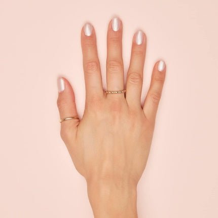Deborah Milano Professional Semi - Permanent Gel Nail Polish Number 02 Pearl White Plumping Long Lasting for Intense and Shiny Nails 4.5ml - Maison des fragrances