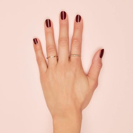 Deborah Milano Professional Semi - Permanent Nail Polish 17 Amarena Red Plumping Effect Long Lasting for Intense and Shiny Nails 4.5ml - Maison des fragrances