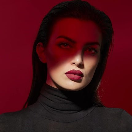 Deborah Milano Red Mat Matte Effect Lipstick with Collagen and Hyaluronic Acid 4.5g 34 Red in Winter - Maison des fragrances