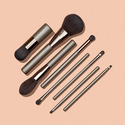 Delilah Precision Eyeshadow Brush for Cream and Powder - Vegan Makeup Tool for Blending and Contouring - Wooden Handle - Synthetic Fibre - Cruelty Free - 1 pc - Maison des fragrances