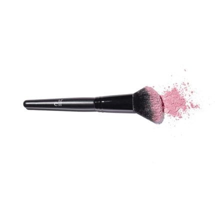 e.l.f. Angled Blush Brush - Maison des fragrances