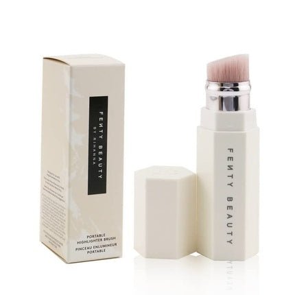 Fenty Beauty Portable Highlighter Brush 140 - Maison des fragrances