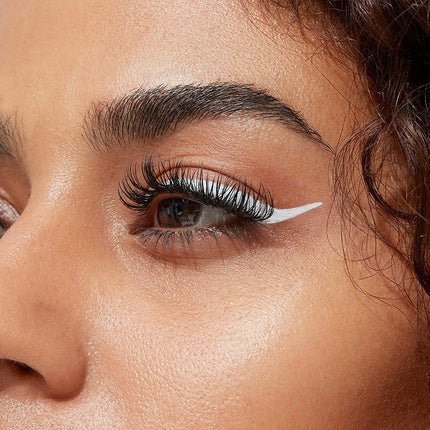 GOSH Matte Eyeliner in Intense White Creamy Soft Texture for Easy Application High Coverage Ideal for Smokey Eyes Perfect with Mascara Vegan & Perfume - Free 001 Dover White - Maison des fragrances