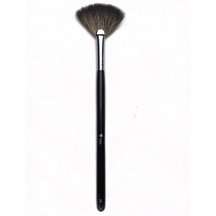 IBRA Makeup Highlight & Contour Brush No. 23 - Maison des fragrances