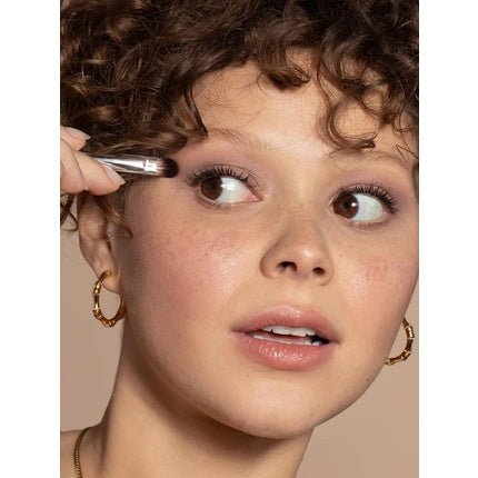 ILIA Shadow Brush Non - Toxic Vegan Cruelty - Free Clean Makeup - Maison des fragrances
