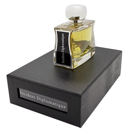 Incident Diplomatique Eau de Parfum Spray for Men and Women Unisex 3.4 fl.oz. Woody Aromatic Fragrance with Notes of Mandarin Vetiver and Patchouli - Maison des fragrances