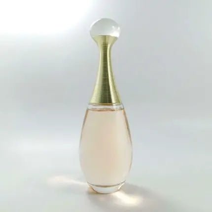J'adore - Eau De Toilette Spray par Christian Dior 3.4oz 100ml - Maison des fragrances