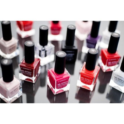 KORRES Sweet Almond Nail Colour 32 Cocos Sand Vegan Nail Polish with Gel Effect 11ml - Maison des fragrances