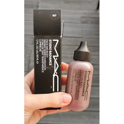 MAC Studio Radiance Sheer Face & Body Foundation in W7 50ml - Maison des fragrances