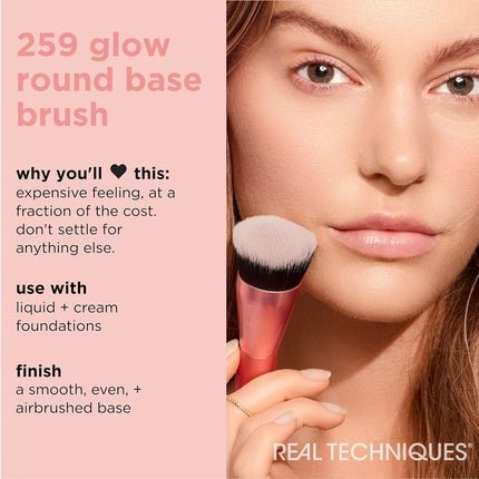 Real Techniques Glow Round Base Makeup Brush for Liquid and Cream Makeup Flat Top Foundation Brush Buffing Blending Coverage Dense Synthetic Bristles Vegan Cruelty Free 1 Count - Maison des fragrances