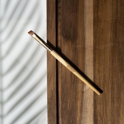 So Eco Angled Eyeliner Brush - Maison des fragrances