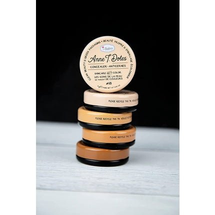 theBalm Cosmetics Anne T. Dotes Concealer No 18 Light Medium 9g - Maison des fragrances