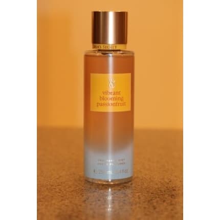 Victoria's Secret Vibrant Blooming Passionfruit Fragrance Mist Coffret (Coffret) Mixte 248ml - Maison des fragrances
