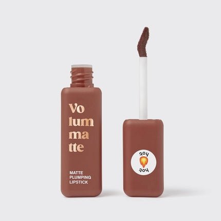 Vivienne Sabo Long - Wearing Plumping Matte Liquid Lip Color 07 Nuit Du Vin - Maison des fragrances