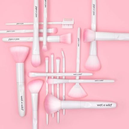 Wet 'N' Wild Angled Liner Brush Small Precision Makeup Brush - Maison des fragrances